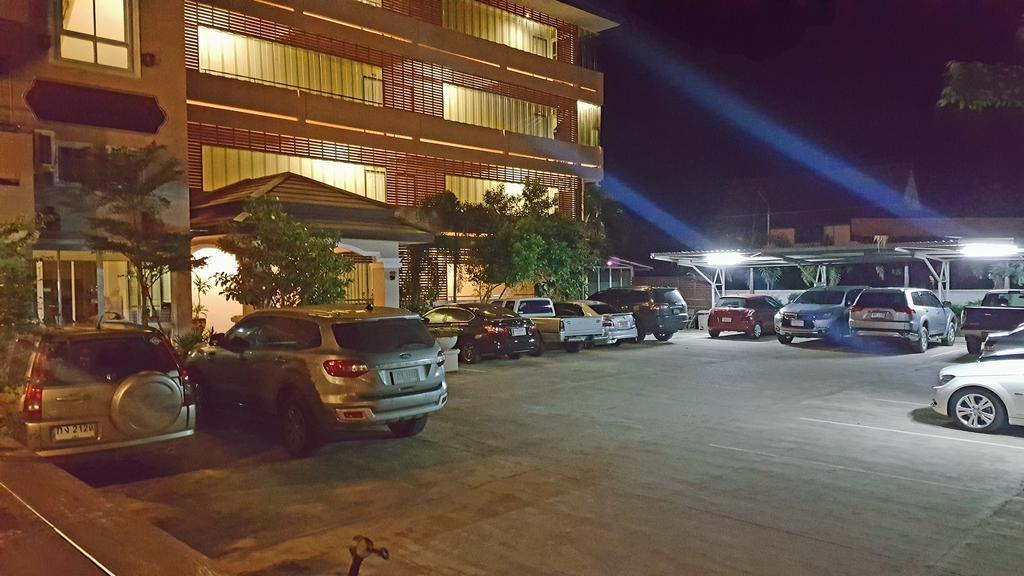 Baan Sanpoom Hotell Phitsanulok Eksteriør bilde